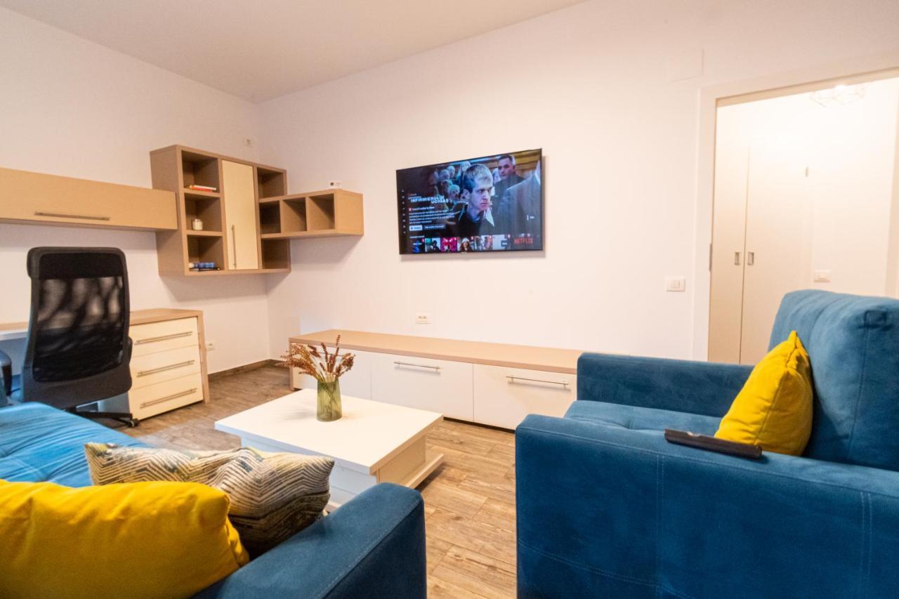 Yan Apartment - Near Mall & Free Private Parking Brașov Exterior foto