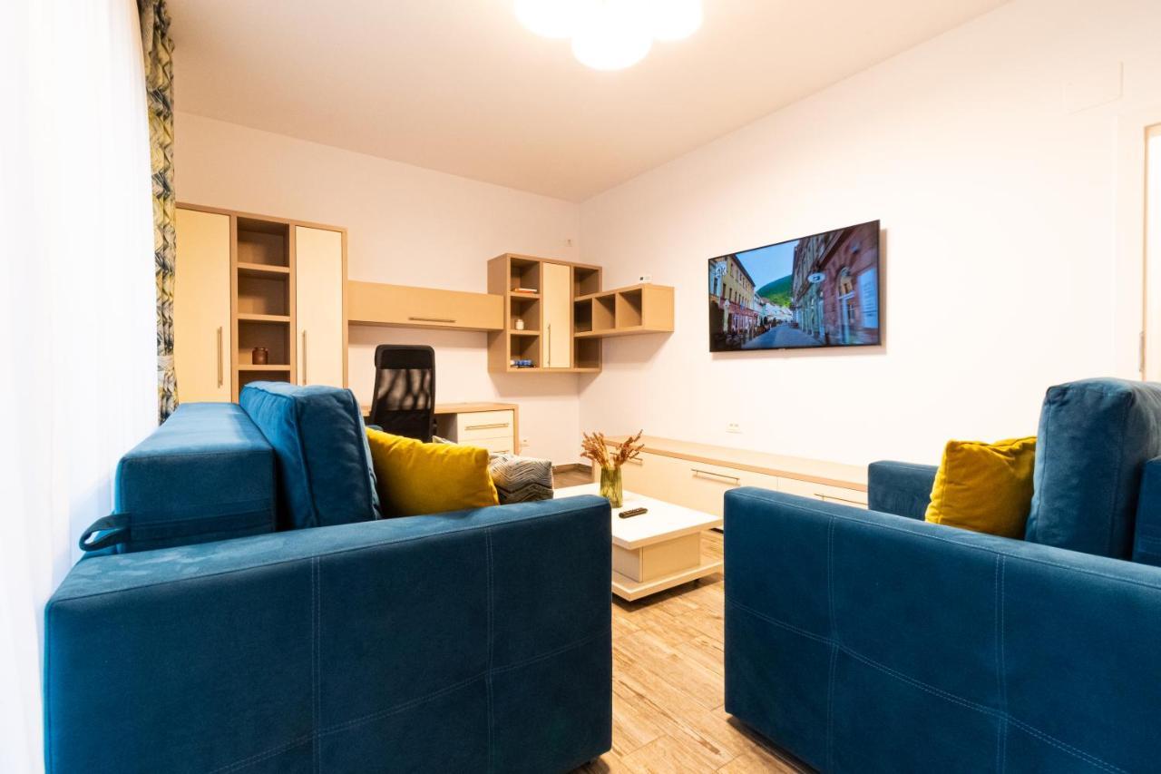 Yan Apartment - Near Mall & Free Private Parking Brașov Exterior foto