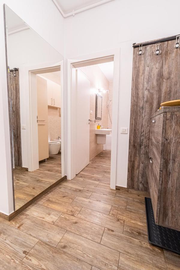 Yan Apartment - Near Mall & Free Private Parking Brașov Exterior foto