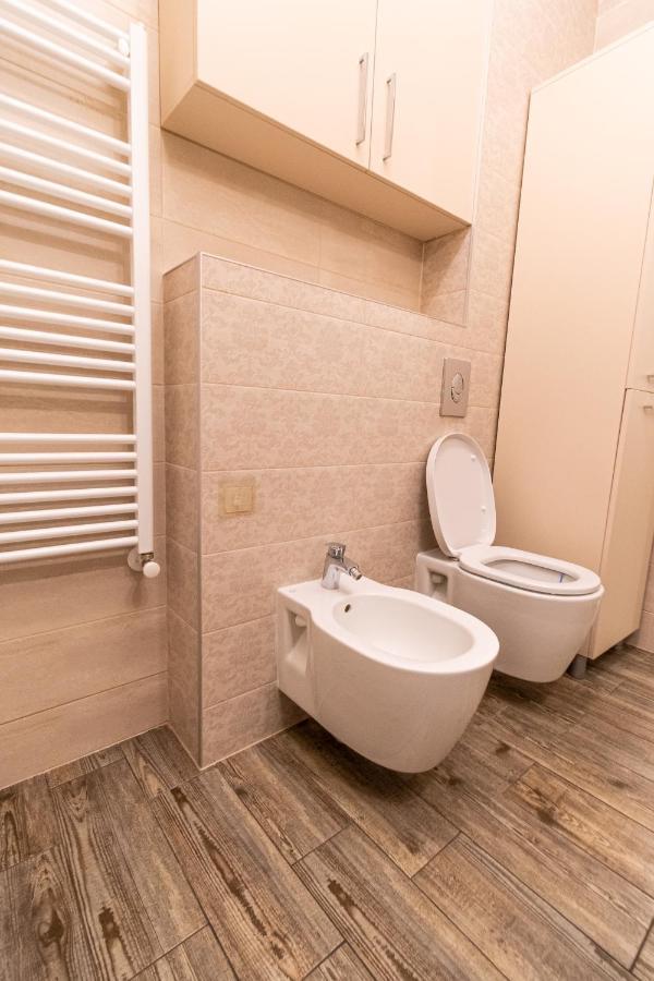 Yan Apartment - Near Mall & Free Private Parking Brașov Exterior foto