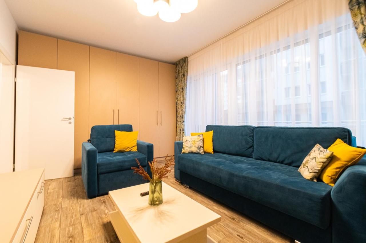 Yan Apartment - Near Mall & Free Private Parking Brașov Exterior foto