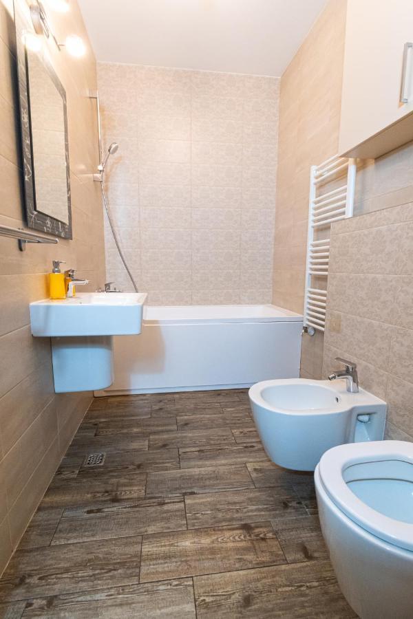 Yan Apartment - Near Mall & Free Private Parking Brașov Exterior foto