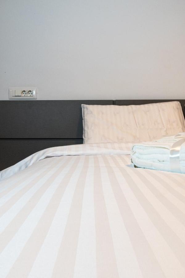 Yan Apartment - Near Mall & Free Private Parking Brașov Exterior foto